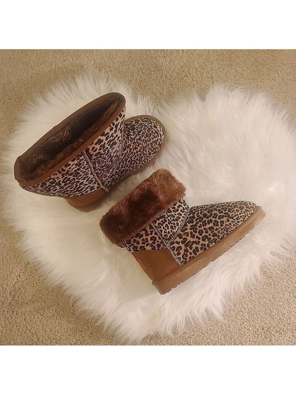 BNIB child's Wi-Fi Fuzzy leopard print boots!